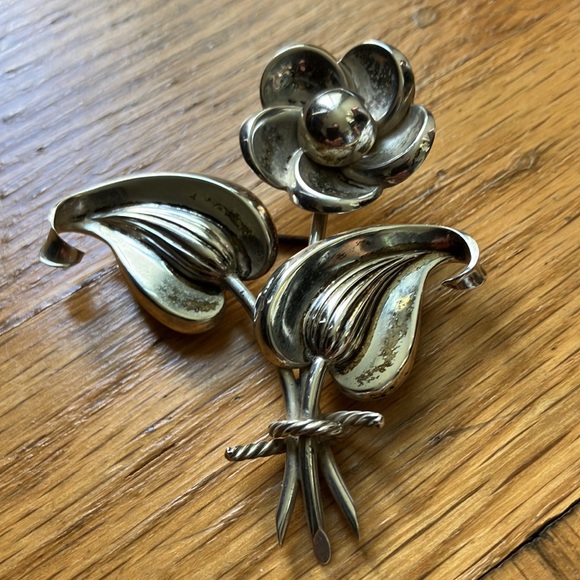 Delightful VINTAGE Mexico Silver "Marcel Boucher" Flower and Leaf Brooch 1940's - Picture 2 of 9